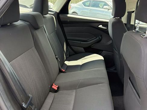 Used 2016 Ford Focus SE FWD image 16