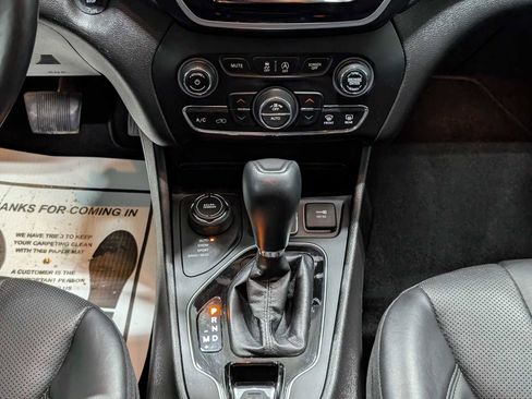 Used 2019 Jeep Cherokee Limited AWD/4WD image 24