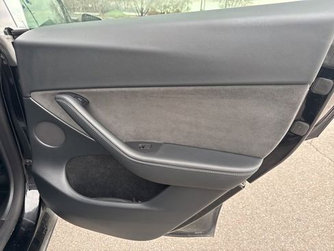 Used 2023 Tesla Model Y Long Range image 18