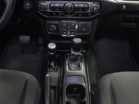 Used 2022 Jeep Wrangler Sport AWD/4WD image 17