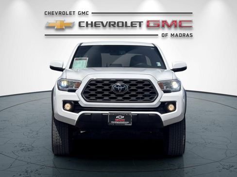 Used 2021 Toyota Tacoma TRD Off-Road w/ Technology Package AWD/4WD image 8