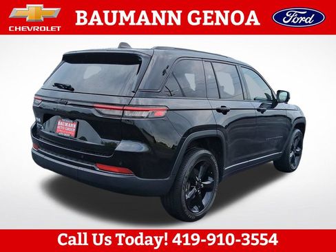 Used 2023 Jeep Grand Cherokee Altitude AWD/4WD image 6