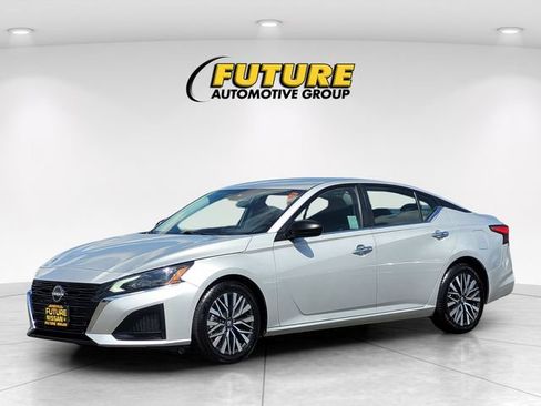 Certified 2025 Nissan Altima 2.5 SV FWD image 5