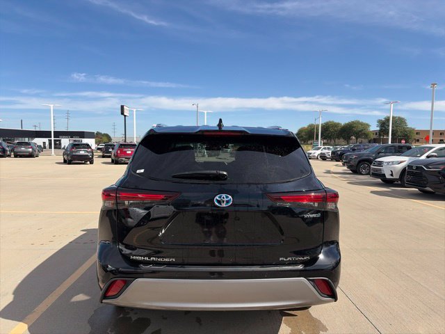 Used 2024 Toyota Highlander Limited AWD/4WD image 6