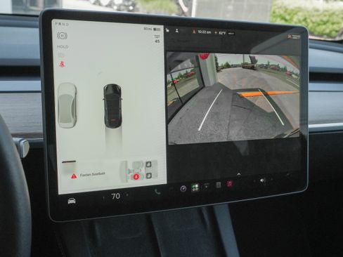 Used 2022 Tesla Model Y Performance AWD/4WD image 19