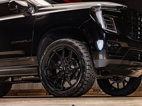 Used 2025 GMC Yukon XL Denali w/ Denali Reserve Package image 14