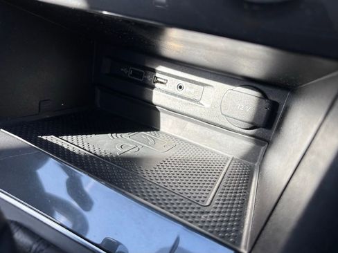 Used 2020 Volkswagen Tiguan SE w/ Panoramic Sunroof Package image 10