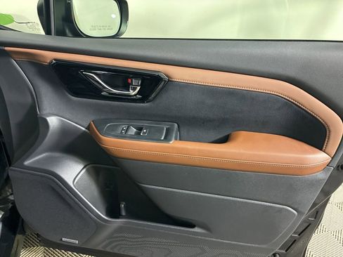 Used 2025 Subaru Forester Touring image 32