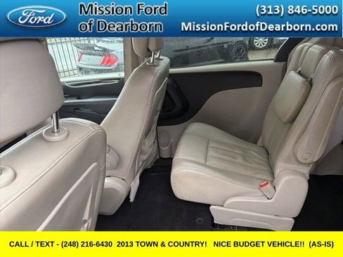Used 2013 Chrysler Town & Country Touring image 7