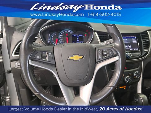 Used 2020 Chevrolet Trax LT w/ LT Convenience Package FWD image 14