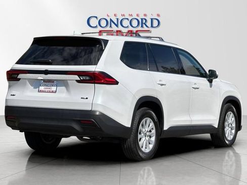 Used 2024 Toyota Grand Highlander XLE FWD image 4