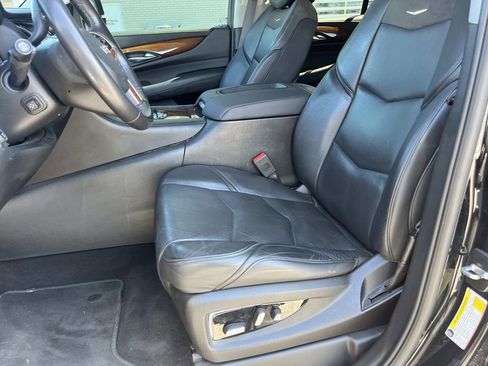 Used 2018 Cadillac Escalade Luxury AWD/4WD image 23