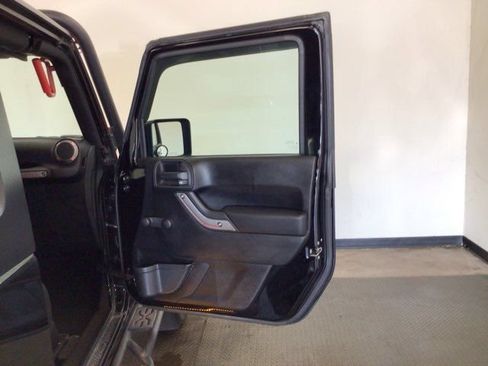 Used 2016 Jeep Wrangler Sport w/ Connectivity Group AWD/4WD image 15