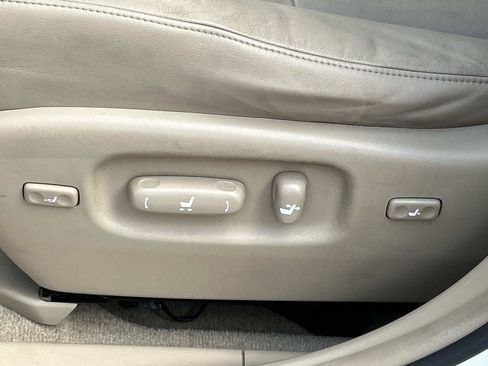 Used 2010 Toyota Highlander Limited AWD/4WD image 25