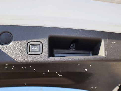 Used 2022 Chevrolet Equinox LT image 11