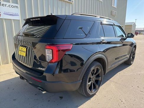 Used 2023 Ford Explorer ST-Line w/ Class IV Trailer Tow Package AWD/4WD image 7