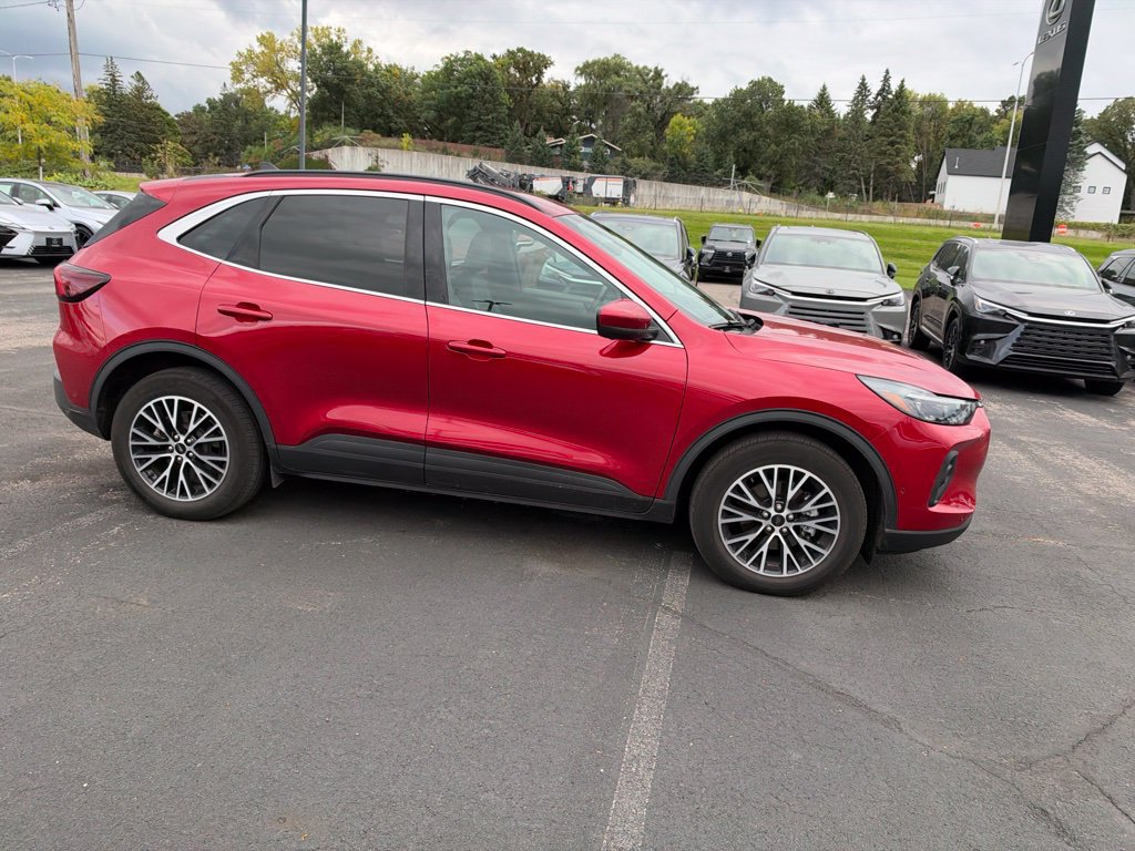 Used 2023 Ford Escape SE w/ PHEV Premium Package FWD image 9