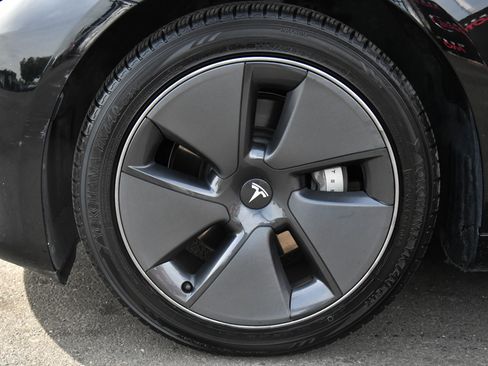 Used 2023 Tesla Model 3 Standard Range image 12