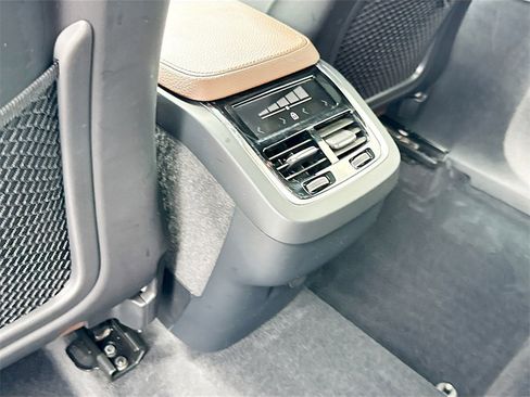 Used 2022 Volvo XC90 T6 Momentum image 28