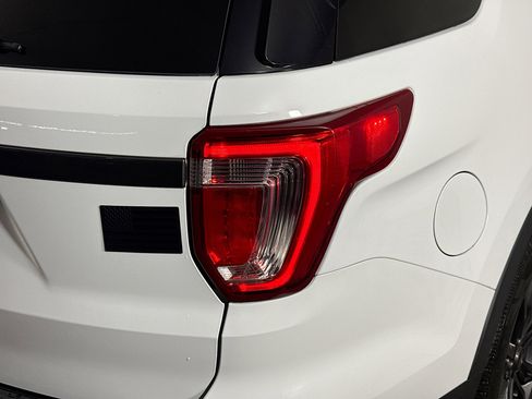 Used 2018 Ford Explorer XLT w/ Equipment Group 202A image 34