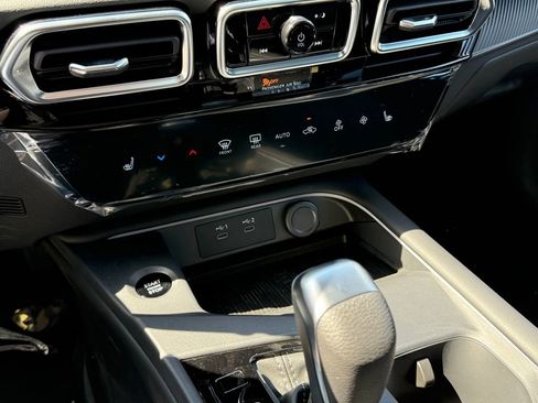 New 2026 Nissan Sentra SV w/ SV Convenience Package FWD image 13