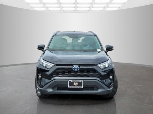 Used 2022 Toyota RAV4 XLE Premium AWD/4WD image 2