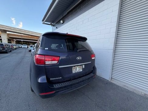 Used 2018 Kia Sedona LX FWD image 12