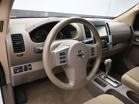 Used 2019 Nissan Frontier SV w/ Value Truck Package RWD image 12