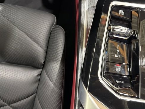 Used 2025 BMW 740i xDrive w/ Premium Package image 43