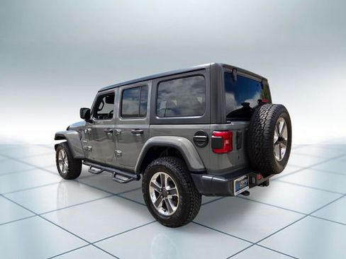 Used 2018 Jeep Wrangler Unlimited Sahara AWD/4WD image 8
