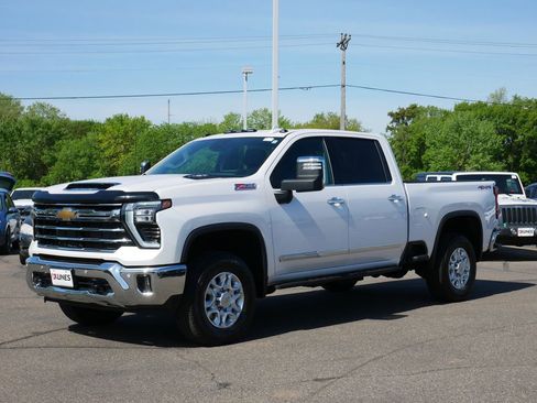 Used 2024 Chevrolet Silverado 3500 LTZ w/ LTZ Premium Package AWD/4WD image 5