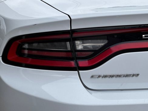 Used 2022 Dodge Charger SXT RWD image 12