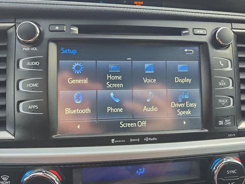 Used 2017 Toyota Highlander XLE image 23