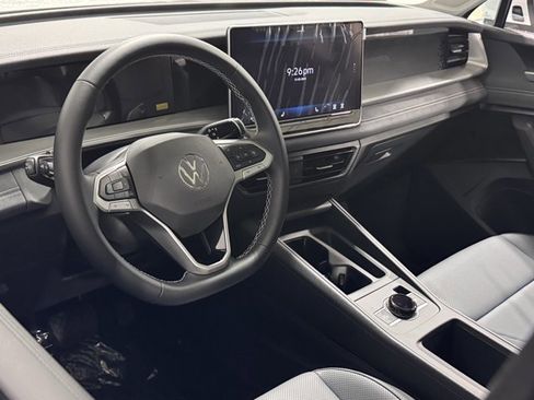 New 2026 Volkswagen Tiguan SE image 21