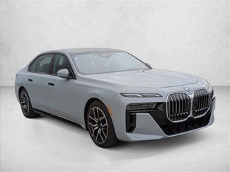 Used 2025 BMW 740i xDrive video 3
