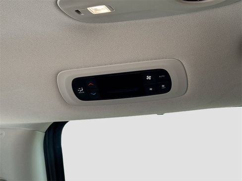 Used 2022 Chrysler Pacifica Touring-L image 24