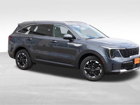 Certified 2024 Kia Sorento S w/ Panoramic Sunroof Package AWD/4WD image 2