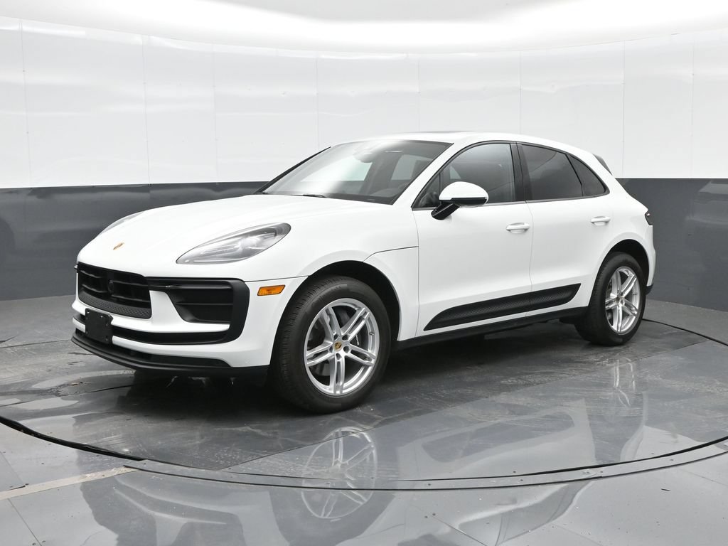 Certified 2025 Porsche Macan AWD/4WD image 1