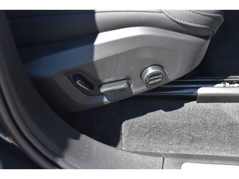 New 2026 Volvo XC90 T8 Plus w/ Protection Package Premier AWD/4WD image 32