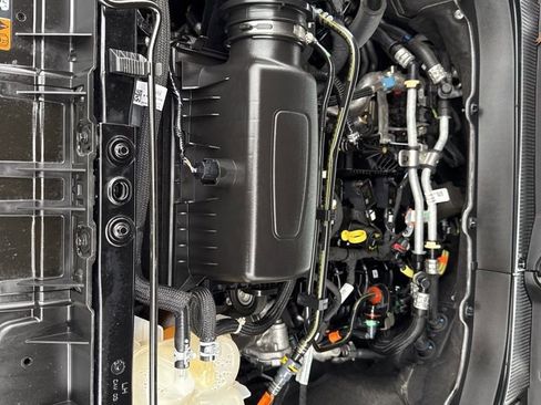 Used 2023 Ford Explorer XLT image 32