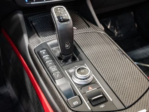 Used 2022 Maserati Levante Trofeo AWD/4WD image 23