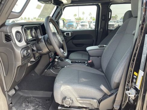 New 2025 Jeep Gladiator Willys image 15