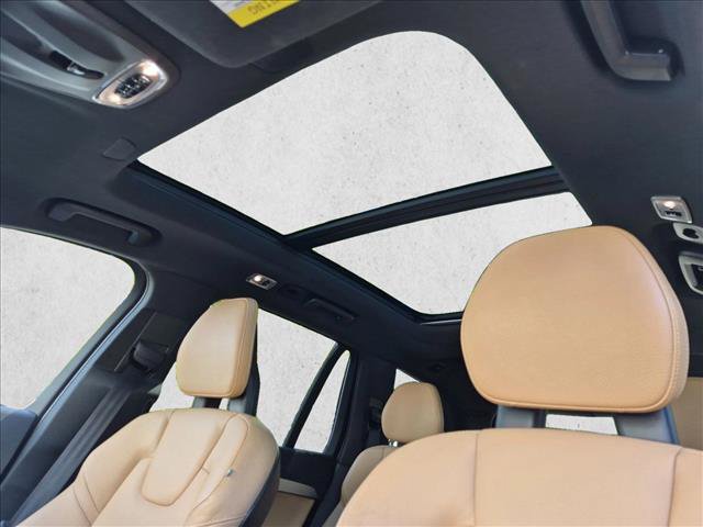 Used 2018 Volvo XC90 T5 Momentum w/ Convenience Package FWD image 16