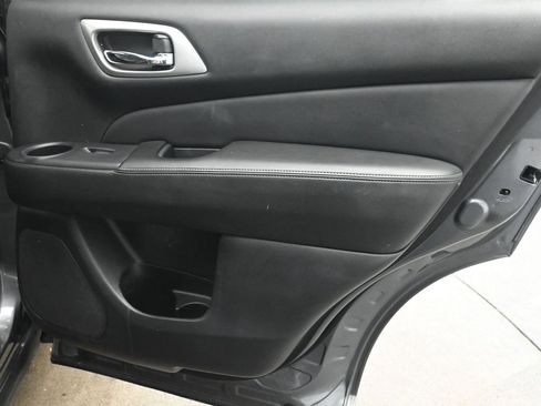 Used 2020 Nissan Pathfinder SL image 18