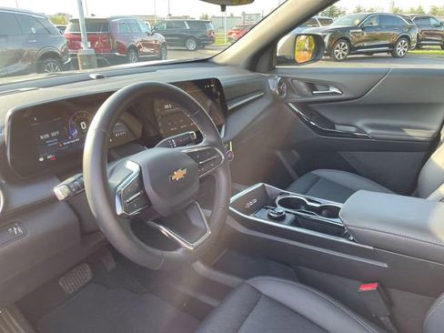 Used 2026 Chevrolet Equinox LT w/ Convenience Package II image 11