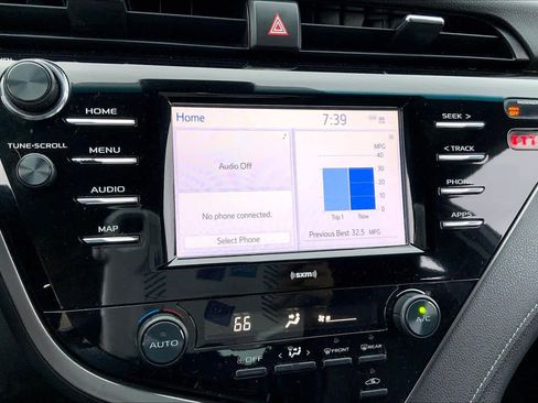 Used 2020 Toyota Camry SE image 31