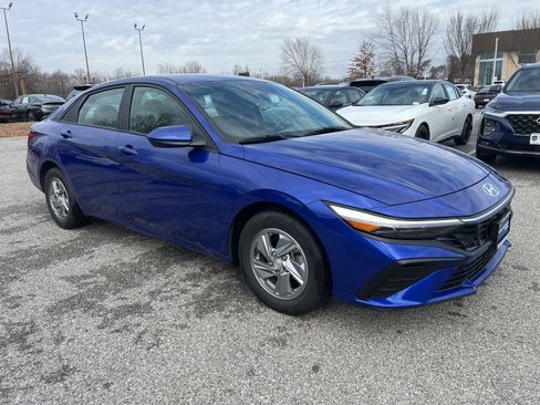 Certified 2024 Hyundai Elantra SE image 1