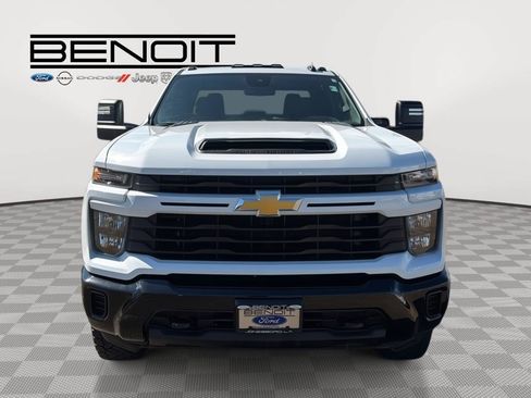 Used 2024 Chevrolet Silverado 2500 Custom w/ Custom Convenience Package AWD/4WD image 8