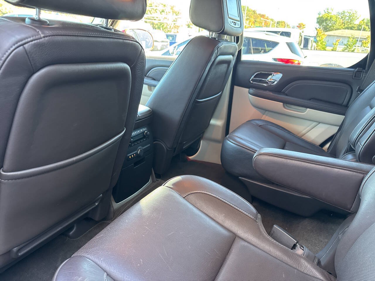 Used 2013 Cadillac Escalade Platinum AWD/4WD image 19