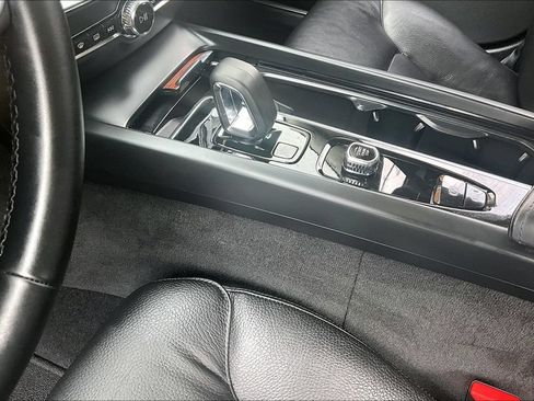 Certified 2025 Volvo V60 B5 Cross Country Plus AWD/4WD image 19